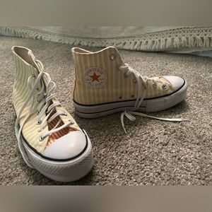 Orange and yellow striped Women’s converse